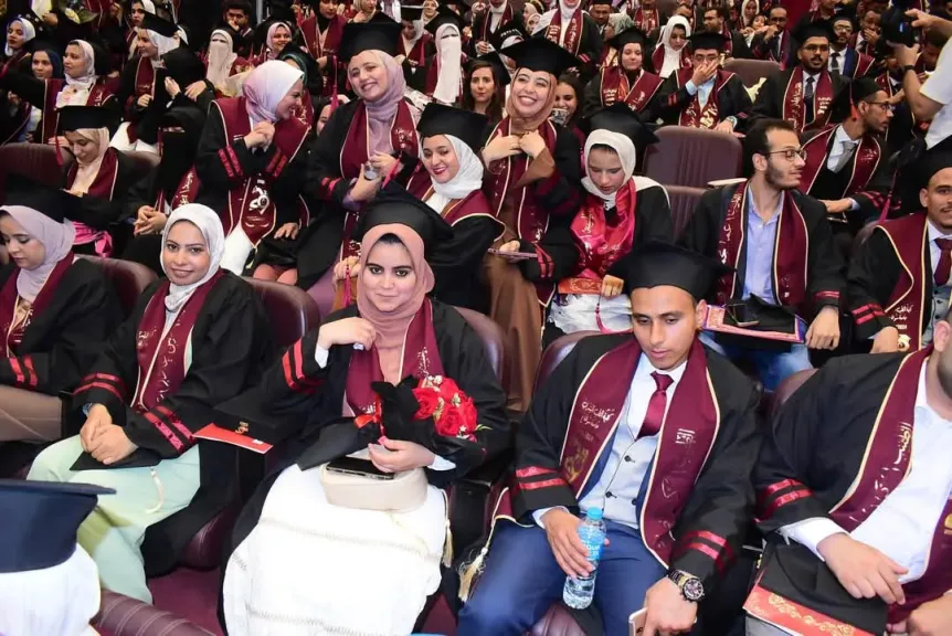 جامعة سوهاج تحتفل بتخريج الدفعة ٢٩ من كلية الطب البشري وتعيين ٢٦٩ معيد وطبيبًا مقيماً بالمستشفيات