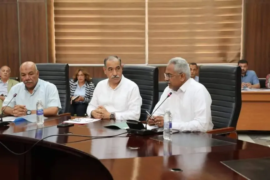 اجتماع مع ممثلي المنشآت السياحية بالبحر الاحمر لتفعيل الاعتماد الذاتي لتوفير المياه والتوسع فى استخدام محطات التحلية