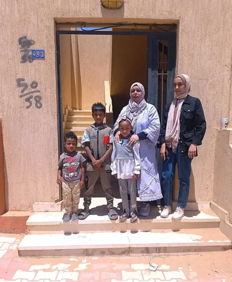 استمرار إزالة المنازل داهمة الخطورة وتعويض الملاك بوحدات سكنية بحي الروضة في رأس غارب