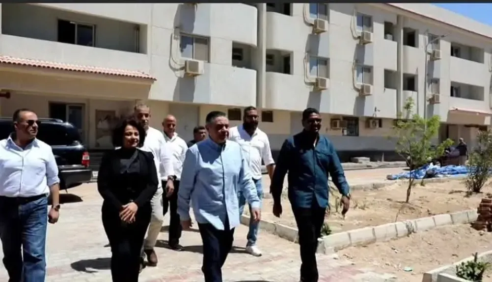 محافظ البحر الأحمر يتفقد مركز القسطرة وجراحات القلب بالغردقة ويبحث اسباب تأخير التشغيل