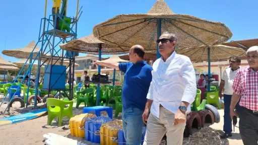 رئيس مدينة الغردقة يتفقد الشواطئ...