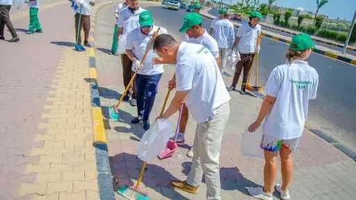 العاملون بفنادق الغردقة يشاركون في...