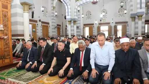محافظ البحر الأحمر يؤدي صلاة...
