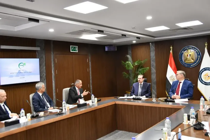 وزير البترول يعقد اجتماعًا مع مساهمي شركة أبوطرطور لحامض الفوسفوريك لمتابعة الموقف التنفيذي
