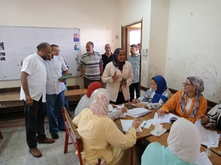 وكيل تعليم البحر الأحمر توجه بمراعاة الدقة والتأني في أعمال تصحيح إمتحانات الشهادة الإعدادية