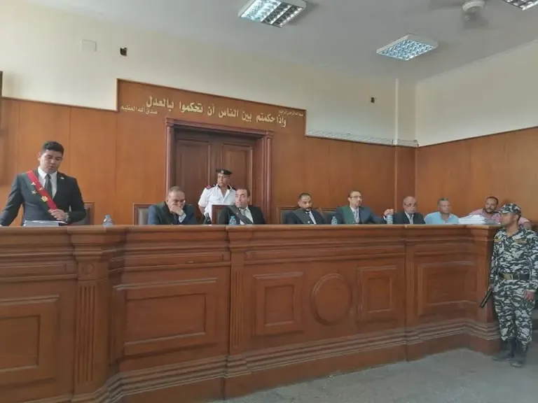 المؤبد للمتهم الأول في مقتل فتاة واخفاء جثتها بحقيبة سفر بالبحر الأحمر