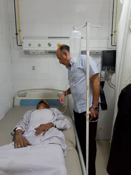 خروج مصابو حادث انقلاب ميكروباص بطريق القصير – قفط بعد تحسن حالتهم الصحية واستمرار علاج 3 حالات