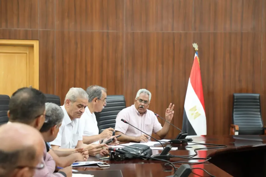 سكرتير عام محافظة البحر الأحمر يوجه بمطابقة تحصيل رسوم النظافة مع شركة الكهرباء