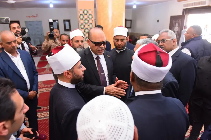 وزيرا الأوقاف والعمل يضعان حجر الأساس لمسجد جديد ويعلنان مشروعات تطوير برأس غارب