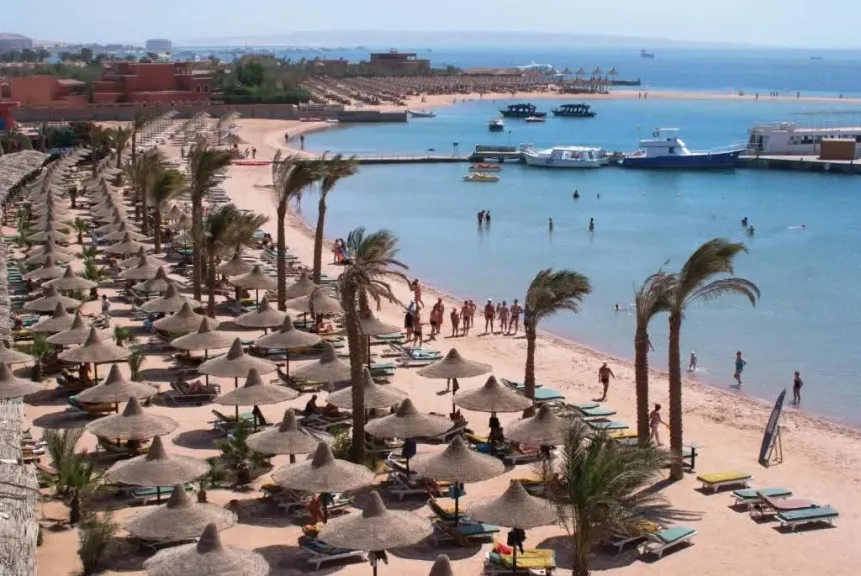مطالب بالتصدي لظاهرة العمالة الأجنبية غير المرخصة بالقطاع السياحي والفندقي بالغردقة