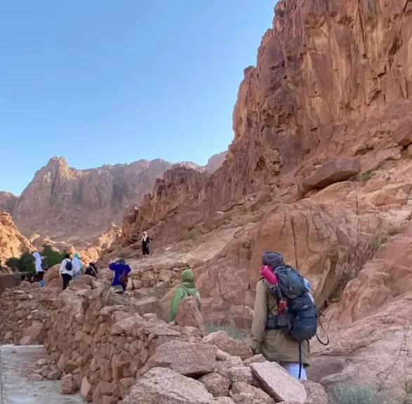 تشمل الشيخ عوّاد وطلاح وزغره والتلعة والأربعين والسباعية "سانت كاترين" تستعيد الحياة بفتح الوديان الجبلية أمام سياحة السفاري والطبيعة الروحانية بعد عقد من الإغلاق