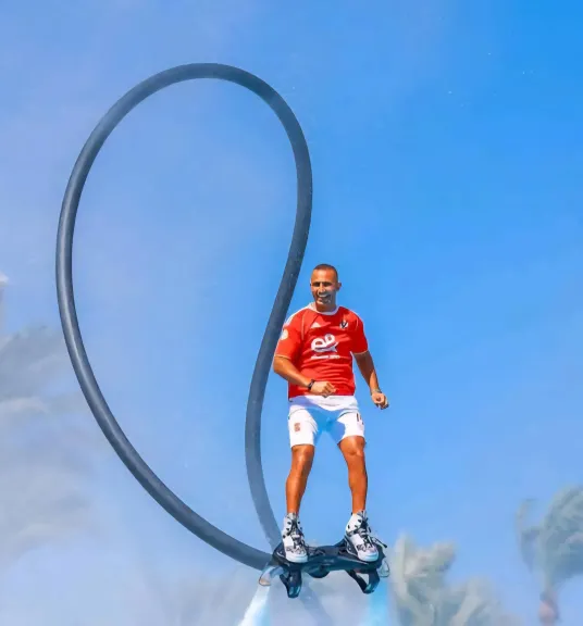 مصرع لاعب «فلاي بورد» شهير أثناء عرض استعراضي داخل فندق بـ الغردقة