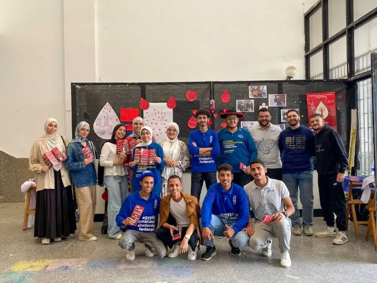 خمسة عشر عامًا من العطاء: كيف قاد الاتحاد المصري لطلاب الصيدلة رحلة التبرع بالدم في مصر؟